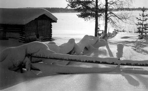 Lada vintertid.jpg - Selanders sommarladugård  vid Råneträsket  i   gnistrande ”vårsol”